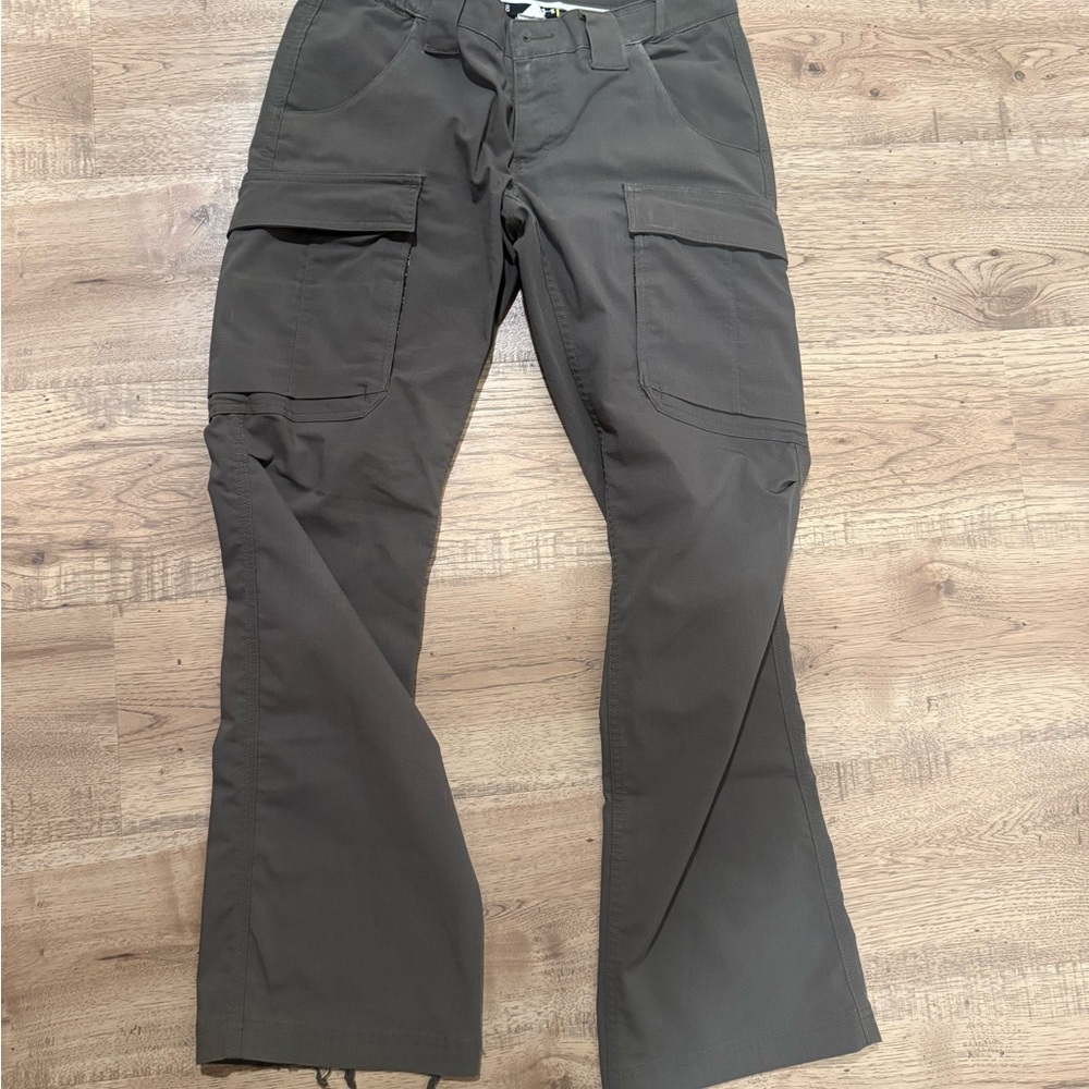 Under Armour Women's green Cargo Pants